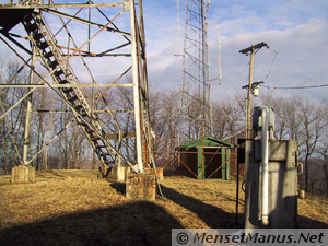 Frozen Head Tower Base, Antennas